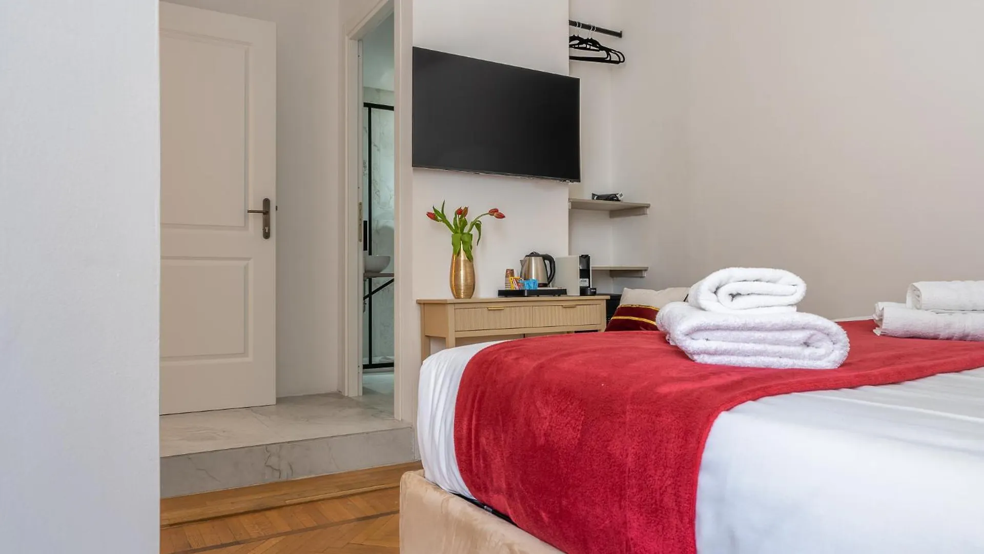 Decimo Meridio- At Spanish Steps- Rome Guest house