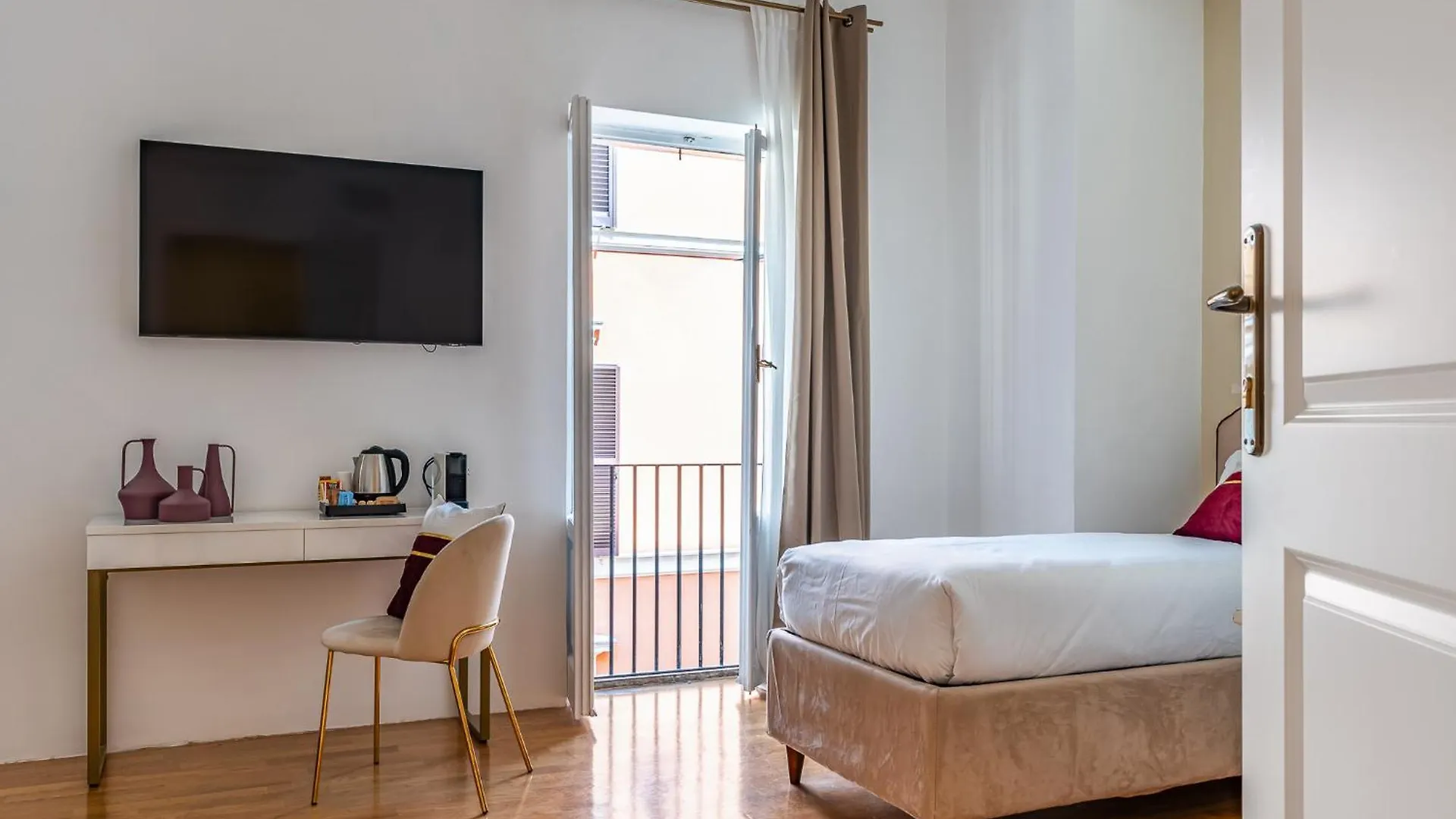 Guest house Decimo Meridio- At Spanish Steps- Rome