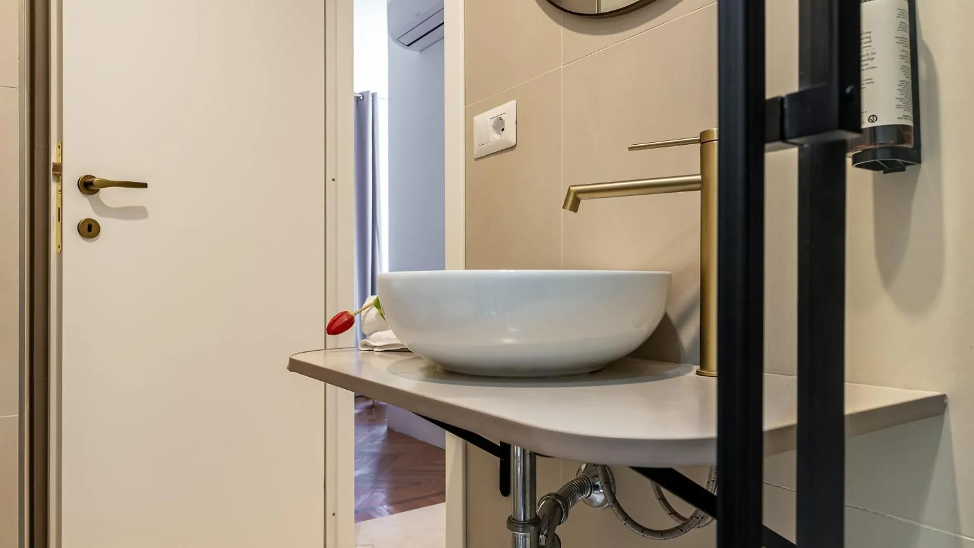 Decimo Meridio- At Spanish Steps- Rome Guest house