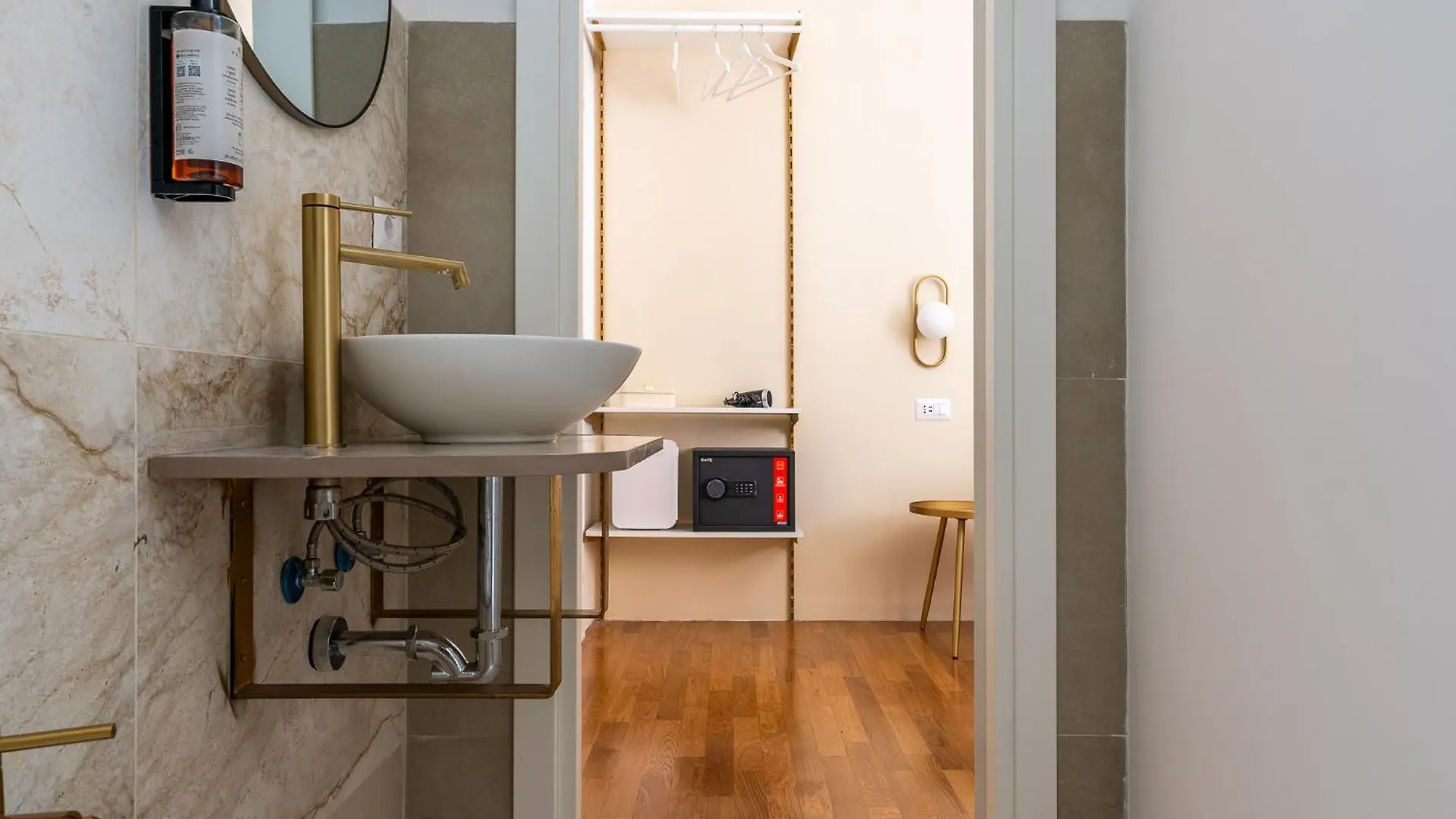 Decimo Meridio- At Spanish Steps- Rome Guest house