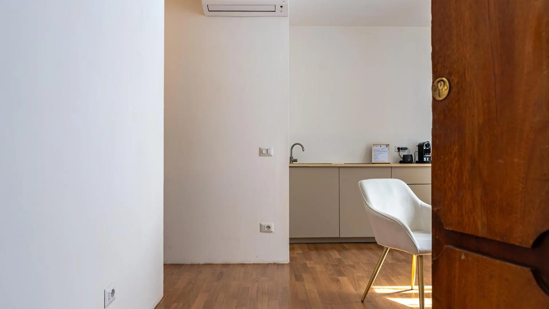 Guest house Decimo Meridio- At Spanish Steps- Rome Italy